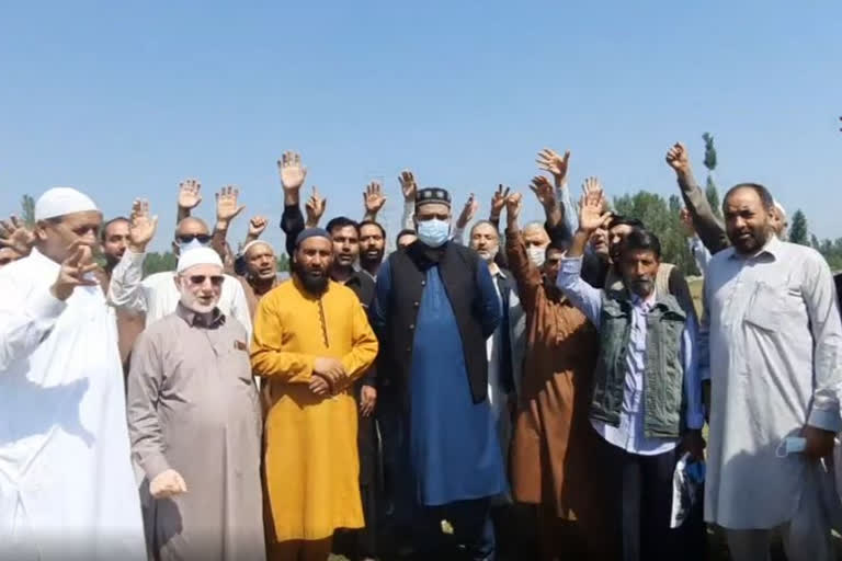 Protest against Governor's administration over non-construction of hospital in Budgam