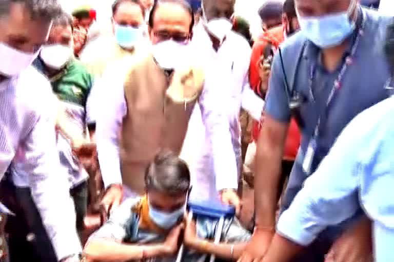 CM Shivraj got vaccine administered to Divyang