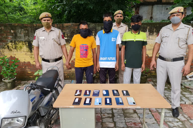 Three miscreants arrested for snatching and recovered goods