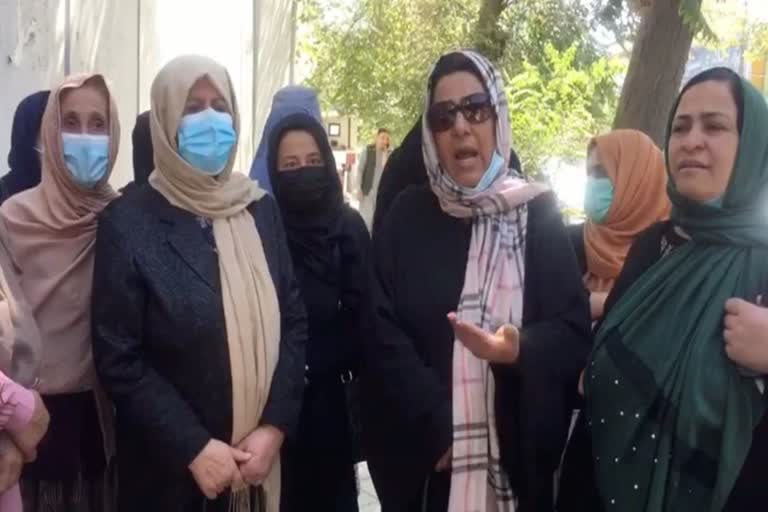तालिबान ने हटाया महिला मंत्रालय