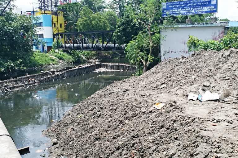 কলকাতায় জলাশয় বুজিয়ে চলছে অবৈধ নির্মাণ