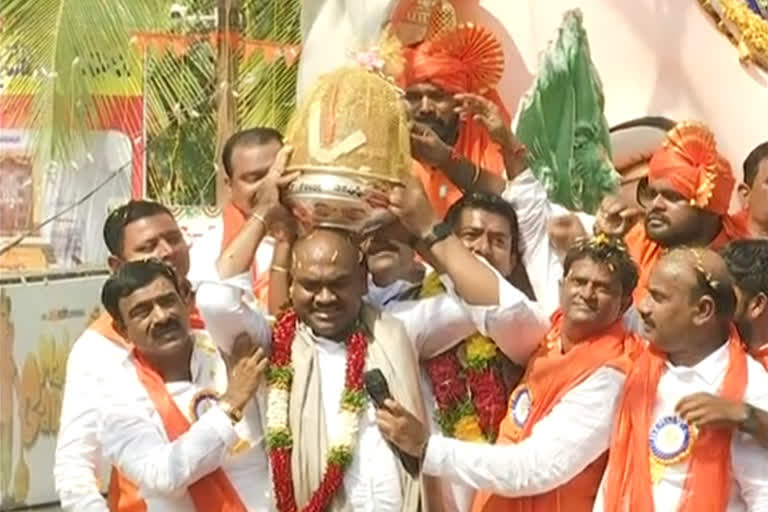 Balapur Ganesh laddu auctioned for Rs 18.9 Lakh Rupees in Andhra Pradesh