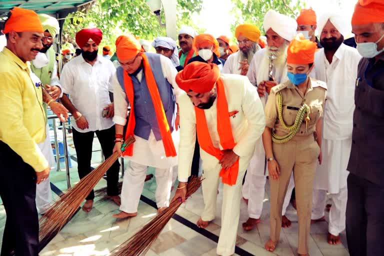 Governor reached Nanakmatta Gurdwara