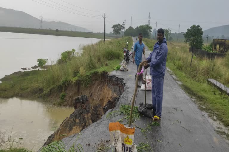 ବନ୍ୟାଜଳରେ ଭୁଶୁଡିଲା ରାସ୍ତା, ଯାତାୟତ ପ୍ରଭାବିତ