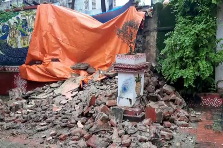 wall of government school in collapsed, Banswara news