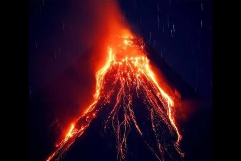 ज्वालामुखी में विस्फोट की चेतावनी