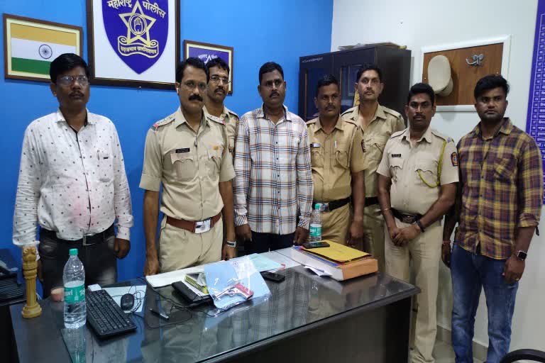 kadim Jalna police arrest one person with revolver in ganesha immersion