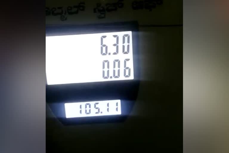 Cheating the customers in petrol pump at shettihalli