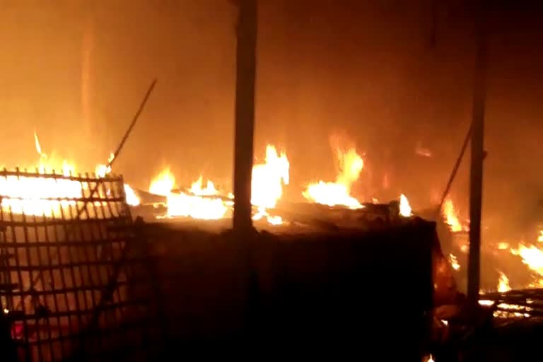 fire-in-ranebennuru-vegetable-market