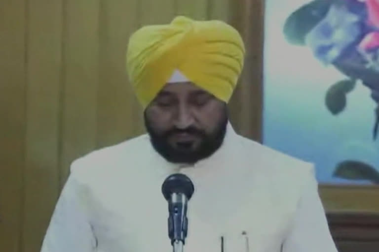 charanjit-singh-channi-takes-oath-as-punjab-cm