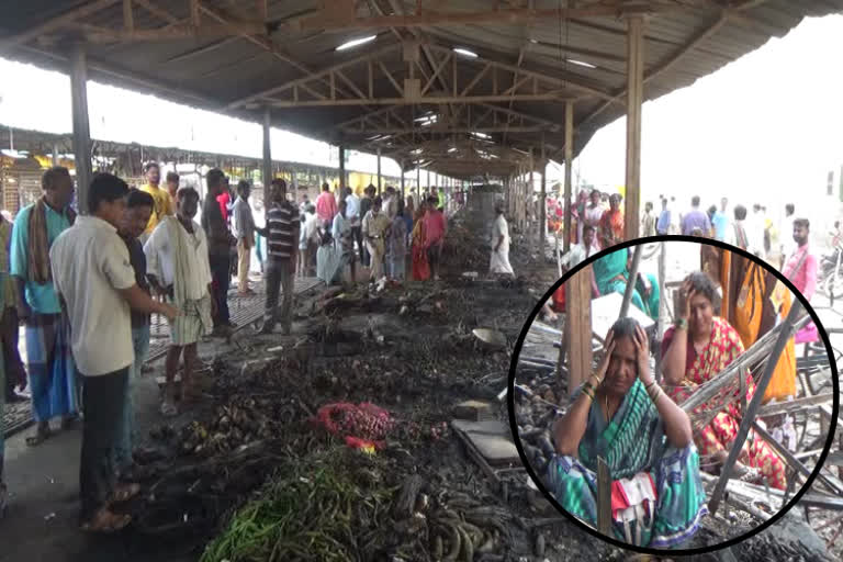 fire on durgammadevi market of ranebennuru