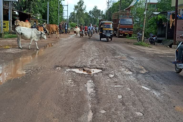 National Highway roads in Dhamtari deteriorated