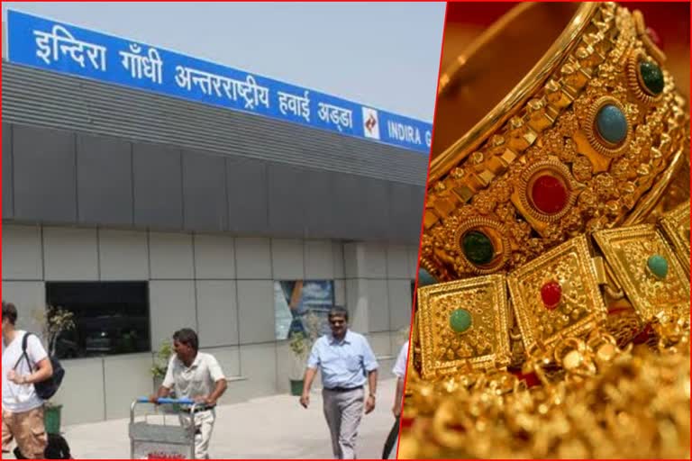 Women passenger jewelery stolen at Delhi airport