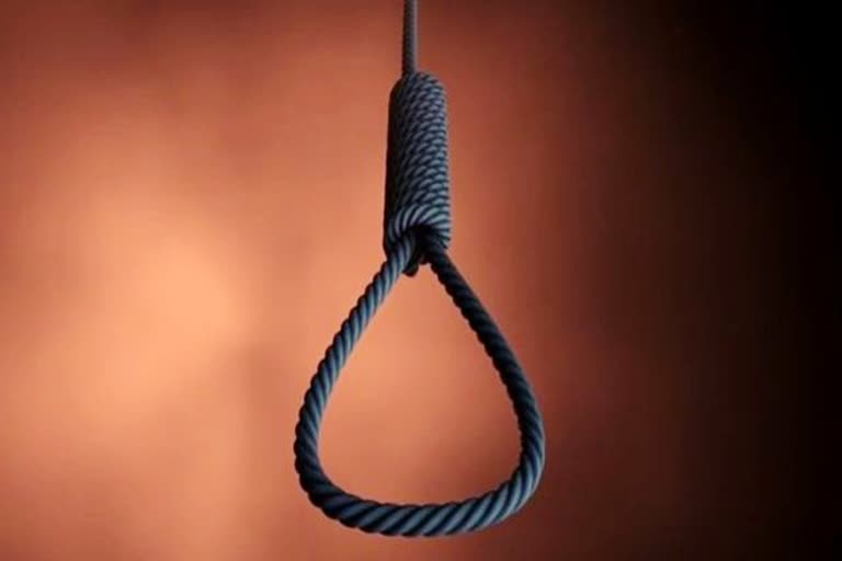 फांसी लगाकर आत्महत्या, youth commits suicide