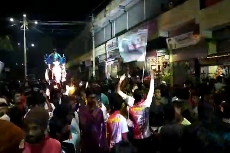 assault with knife while ganesh nimajjanam time at chikkodi