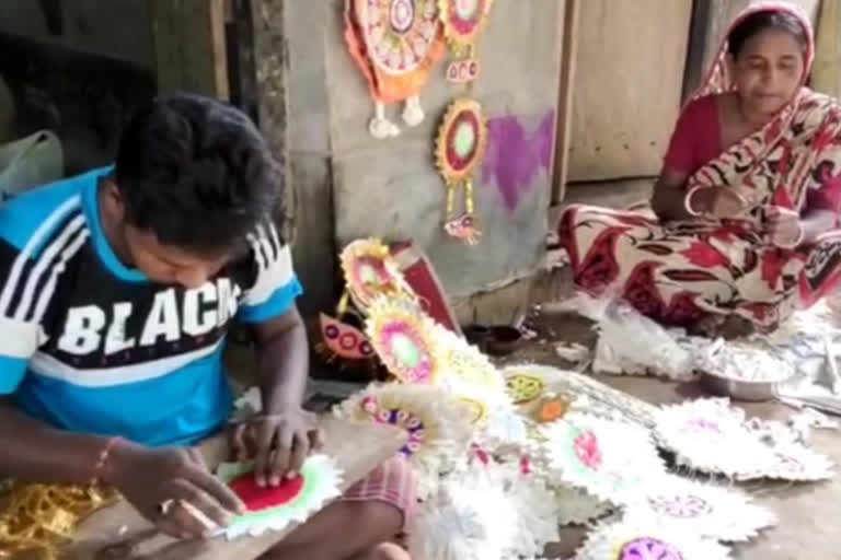 Durga Puja : shola craft artists of chandrakona are in problem