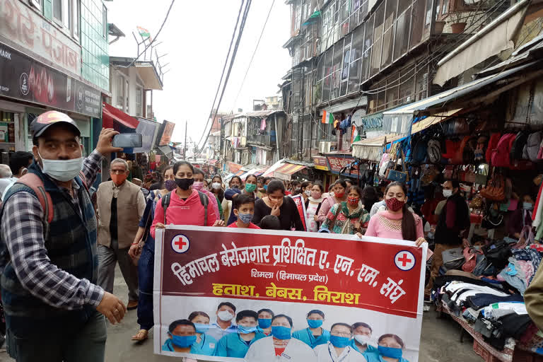 Women Health Workers Unemployed Union took out rally from DC office to Sher-e-Punjab in shimla