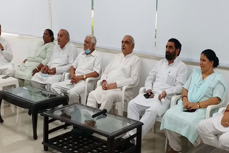 hooda-called-a-meeting-of-the-legislature-party