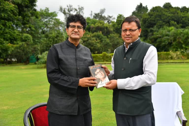 Prasoon Joshi meets CM Pushkar Singh Dhami