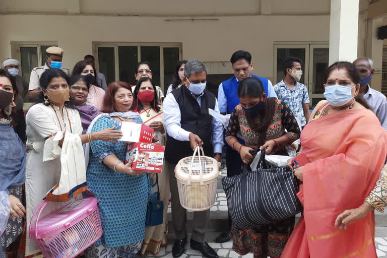 ration kits distribution on cancer rose day in delhi