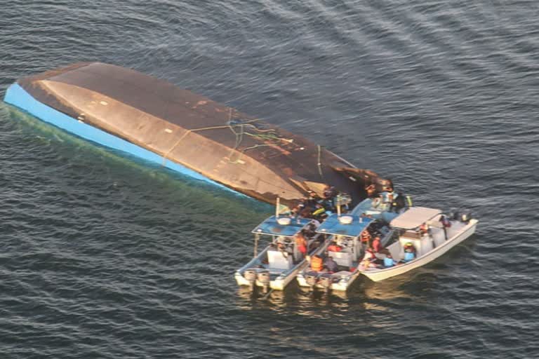 लेक विक्टोरिया में एक नौका पलटने से सात लोगों की मौत