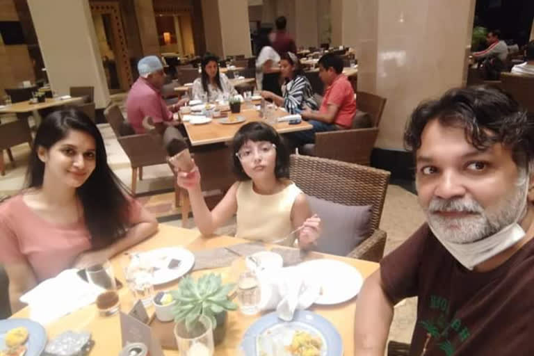 Srijit Mukherjee celebrates birthday with his wife Rafiath Rashid Mithila and daughter Ayra