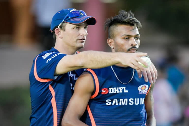 Shane Bond and Hardik Pandya