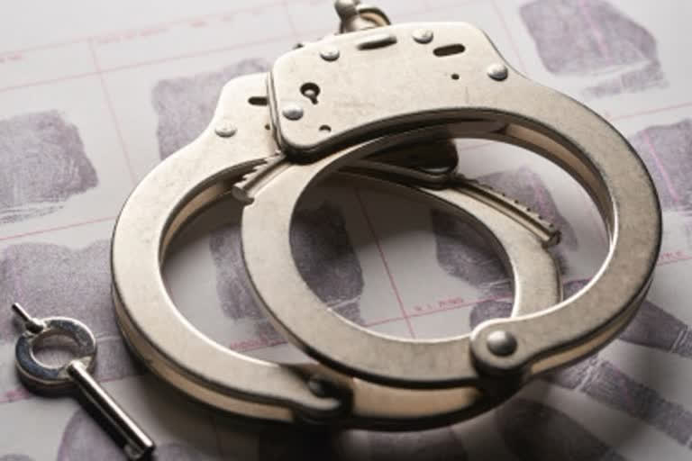 Delhi police arrested five star hotal manager