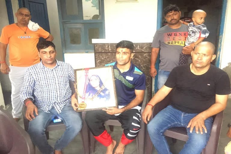 aakash-won-gold-medal-in-championship-but-his-mother-died-in-home