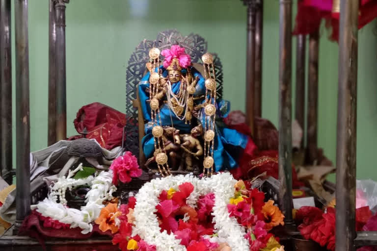 the-goddess-durga-worshiped-as-jaydurga-in-hooghly-mankundus-khan-family
