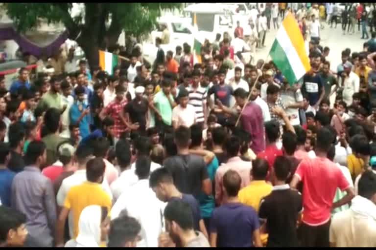 Youth took to the streets demanding army recruitment in Jhunjhunu