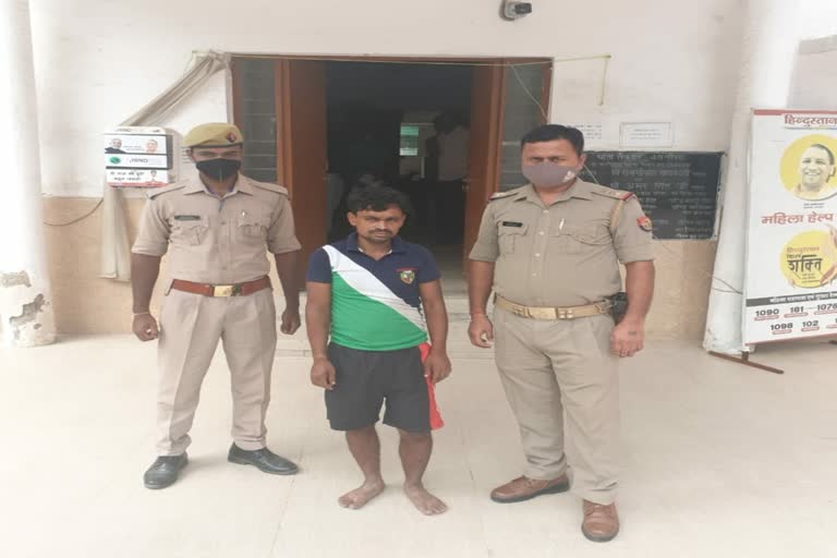 पुलिस की गिरफ्त में आरोपी