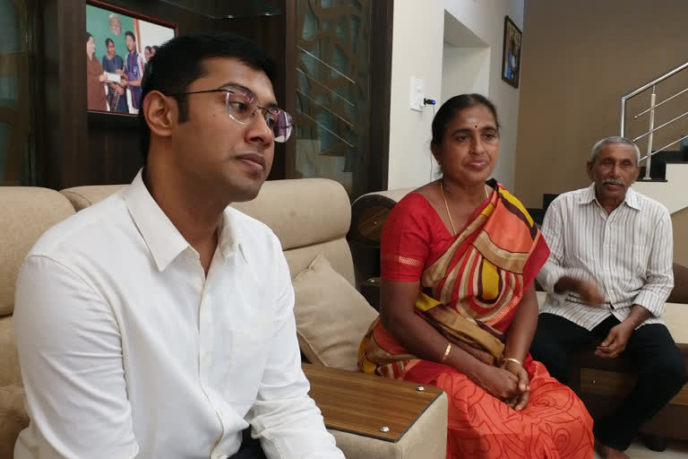 differently abled Ranjith has secured 750th place in UPSC examination