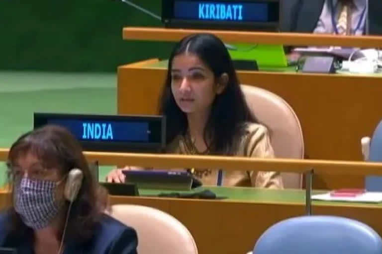 Sneha Dubey speech at UNGA  Pakistan Prime Minister Imran Khan  India slams Pakistan at UN  Sneha Dubey IFS  sneha dubey's spartan speech at unga goes viral on social media  sneha dubey  dubey  sneha  പാക് പ്രധാനമന്ത്രിയുടെ വായടപ്പിച്ച പെൺകരുത്തിനെ തിരഞ്ഞ് സോഷ്യൽ മീഡിയ  സ്‌നേഹ ദുബെ  ദുബെ  സ്‌നേഹ  ഐക്യരാഷ്‌ട്രസഭയിലെ സ്‌നേഹ ദുബെ  ഐക്യരാഷ്‌ട്രസഭ  ഐക്യരാഷ്‌ട്രസഭയിലെ സ്‌നേഹ ദുബെയുടെ പ്രസംഗം  സ്‌നേഹ ദുബെയുടെ പ്രസംഗം  ഐഎഫ്എസ് ഉദ്യോഗസ്ഥ  ഐഎഫ്എസ്  ഐഎഫ്എസ് ഉദ്യോഗസ്ഥ സ്‌നേഹ ദുബെ  യുഎൻ  യുഎൻ പ്രസംഗം  ആരാണ് സ്‌നേഹ ദുബെ  who is sneha dubey  unga  യുൻജിഎ