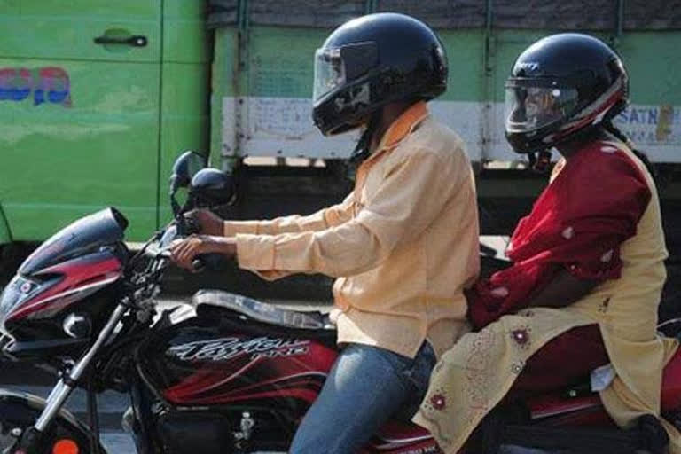 Over 3156 co-passenger died in Maharashtra last 2 year for not wearing helmet