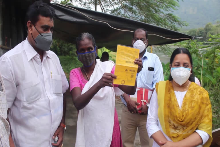 സൗജന്യ ചികിത്സ സഹായം വാര്‍ത്ത  ഇടുക്കി ഗുരുതര രോഗം ചികിത്സ സഹായം വാര്‍ത്ത  ഗുരുതര രോഗം ഒന്നര മാസം പ്രായം വാര്‍ത്ത  എപിഎല്‍ കാര്‍ഡ് മുന്‍ഗണന വിഭാഗം വാര്‍ത്ത  കുഞ്ഞോന്‍ ചികിത്സ സഹായം വാര്‍ത്ത  idukki apl card priority category news  idukki district collector ration card news  idukki one month old child free treatment news  apl card free treatment news  idukki district collector news