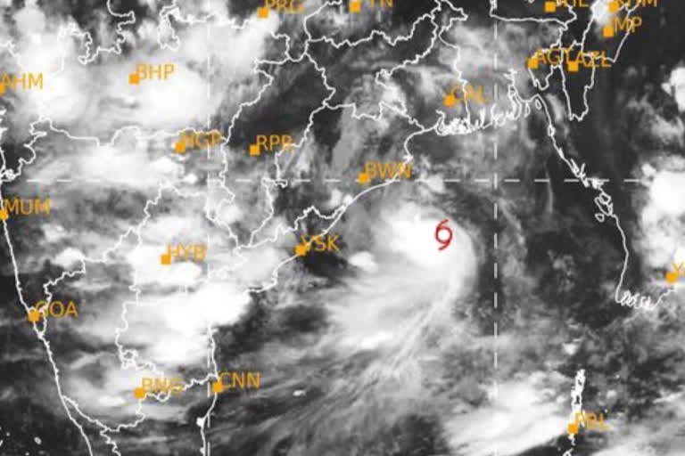 cyclone gulab  cyclone gulab in andhra pradesh  cyclone gulab in odisha  cyclone gulab in west bengal  cyclone gulab update  cyclone gulab news  ഗുലാബ്  ആന്ധ്ര  ഒഡിഷ  കേന്ദ്ര കാലാവസ്ഥ നിരീക്ഷണ കേന്ദ്രം  റെഡ് അലർട്ട്