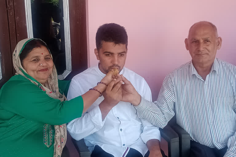 visually impaired umesh of sirmaur passed upsc exam