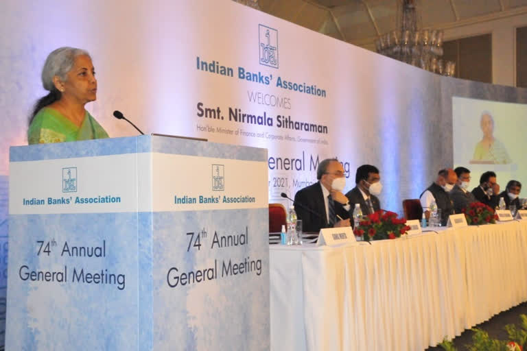 നിര്‍മല സീതാരാമന്‍  എസ്.ബി.ഐ  big banks like SBI  India needs 4-5 'SBI size' banks  meet growing needs of economy