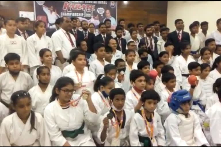 30 बच्चों ने कराटे में प्रदर्शन कर जिले का मान बढ़ाया