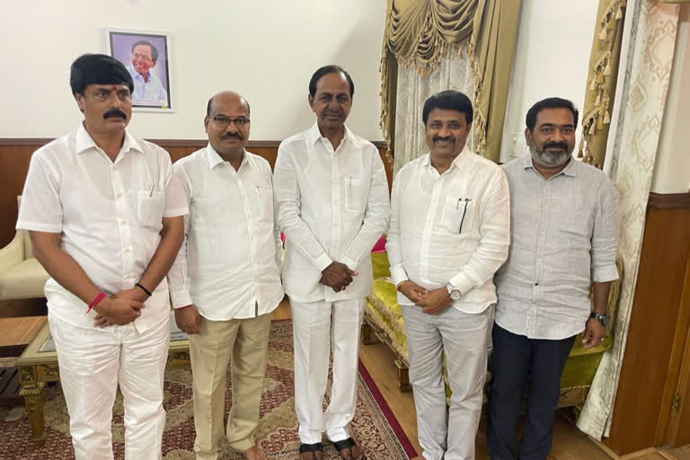 tngos-met-cm-kcr-an-telangana-mps-at-delhi