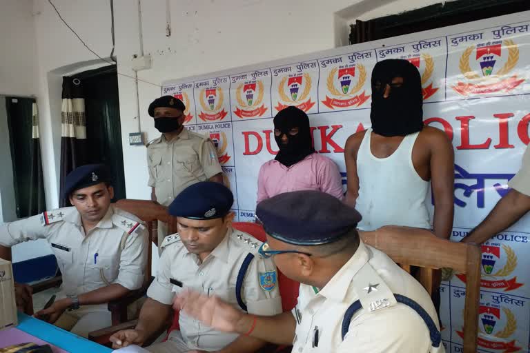 police-arrested-two-persons-with-52-boxes-of-illegal-liquor-in-dumka
