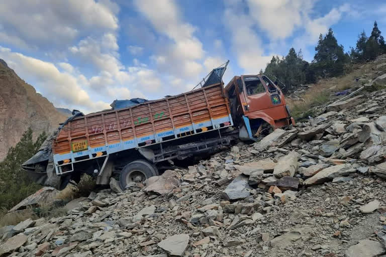 truck collapse in lahaul