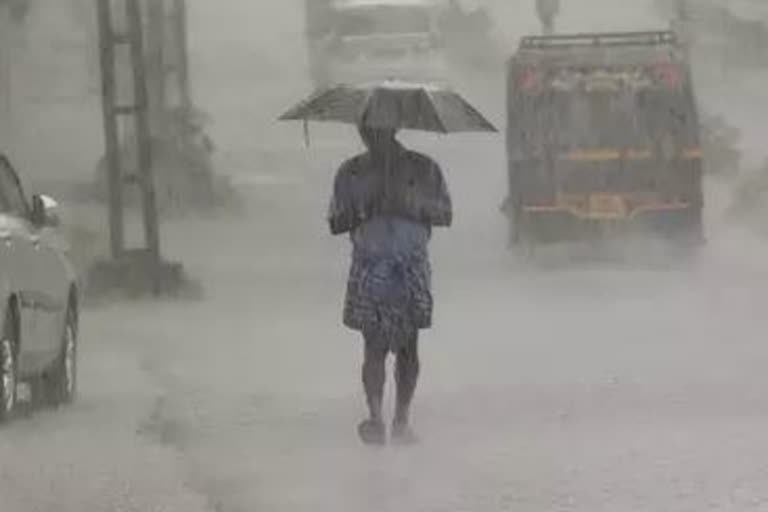Cyclone Gulab news  Heavy rain in kerala  Red alert  Rain updates  ഗുലാബ് ചുഴലിക്കാറ്റ് വാർത്തകള്‍  ഗുലാബ് ചുഴലിക്കാറ്റ്  കേരളത്തിൽ ശക്തമായ മഴ  കാലാവസ്ഥ നിരീക്ഷണ കേന്ദ്രത്തിന്‍റെ മുന്നറിയിപ്പ്
