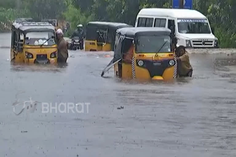 குலாப் புயல்  gulab storm  rain  heavy rain  cyclone  heavy rain in hyderabad  telangana rain  தெலங்கானா மழை  புயல்  ஆந்திராவில் கன மழை  கனமழை