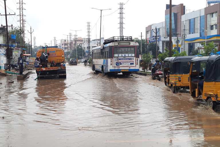 heavy rainfall in hyderabad due to cyclone gulab