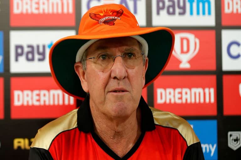 Bayliss says wanted to give youngsters chance, so dropped Warner