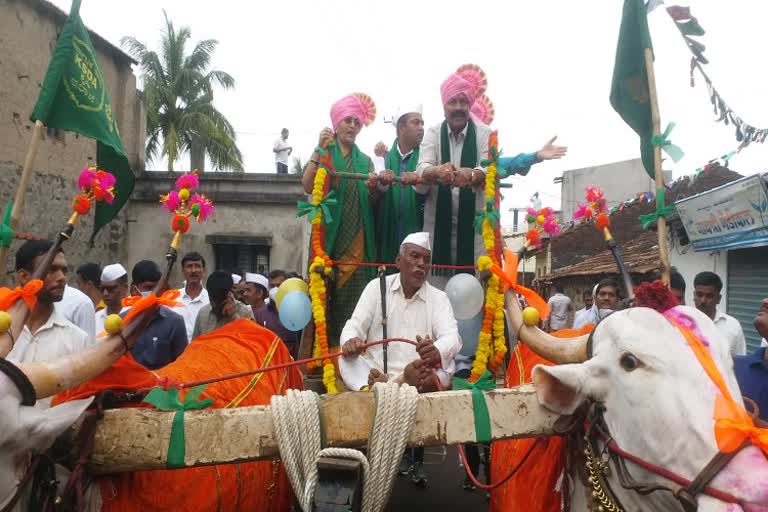 bc patil gave a Drive to a day with farmers program