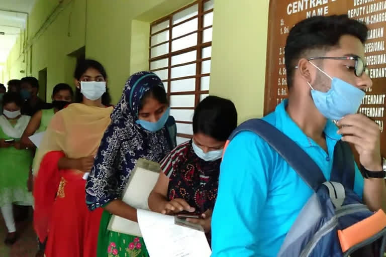 corona vaccination camp started for students at raiganj university