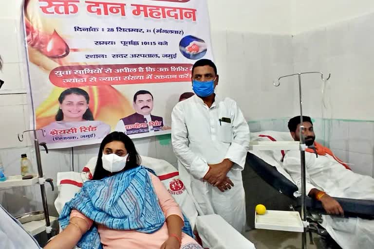 MLA Shreyasi Singh donated blood under Seva Aur Samarpan campaign in Jamui